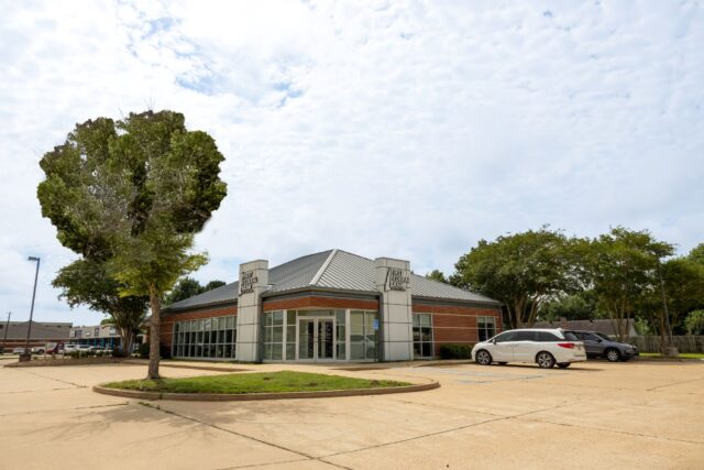 A ground level photo of the First Federal Bank of Louisiana Keyser Branch located at 701 Keyser Ave. in Natchitoches, Louisiana.