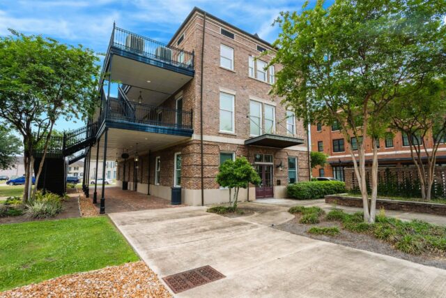 A ground level photo of the First Federal Bank of Louisiana Walnut Grove Branch located at 2025 West Walnut St Suite 1B in Lake Charles, Louisiana