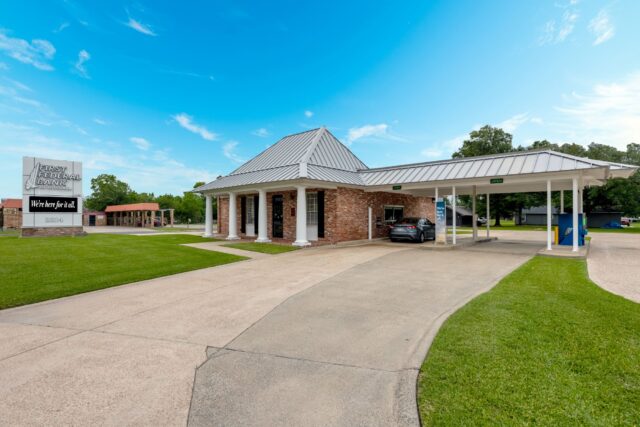 A ground level photo of the First Federal Bank of Louisiana Westlake Branch located at 2214 Sampson St. in Westlake, Louisiana.